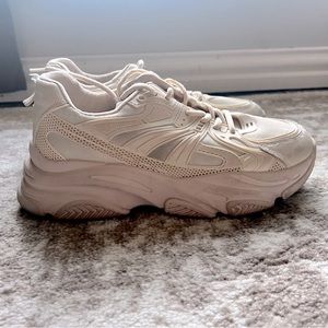 Madden girl sneakers size 9.5